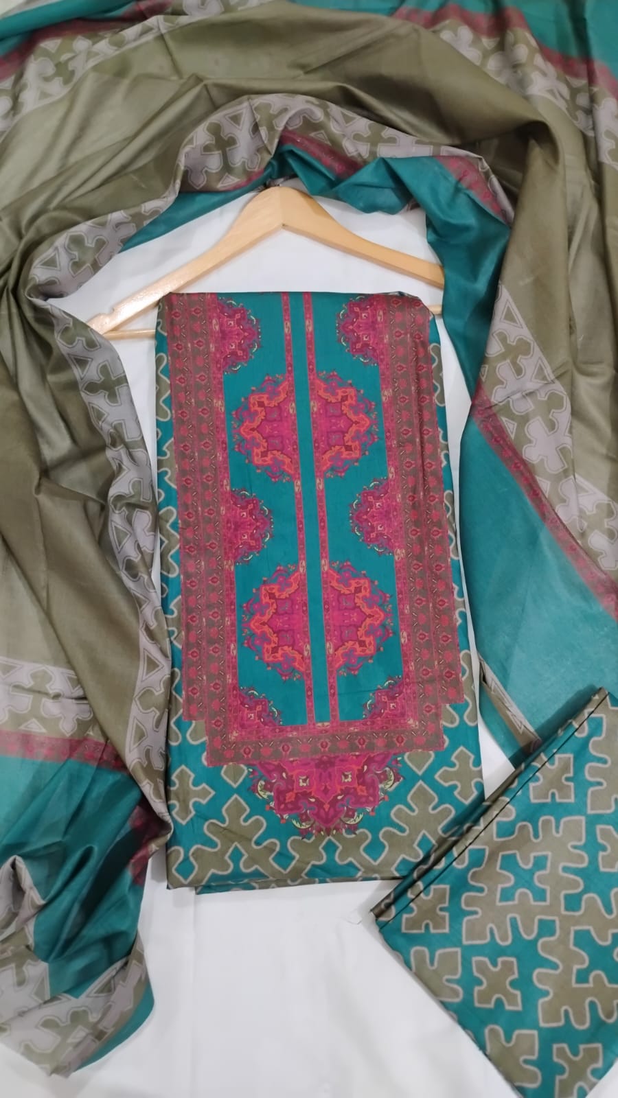 প্রিমিয়াম কোকো প্রিন্ট — জলরঙা সবুজ-মেরুন কালেকশন