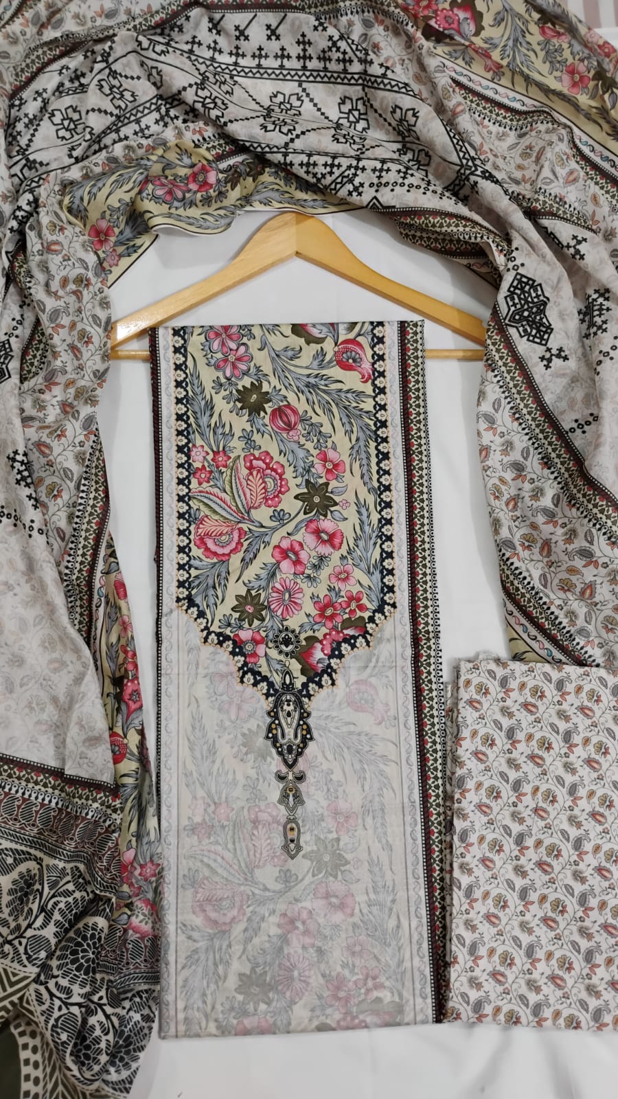 প্রিমিয়াম কোকো প্রিন্ট — দুধসাদা নক্সাদার-২ কালেকশন